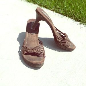 8.5 brown leather Steve Madden sandal with heel